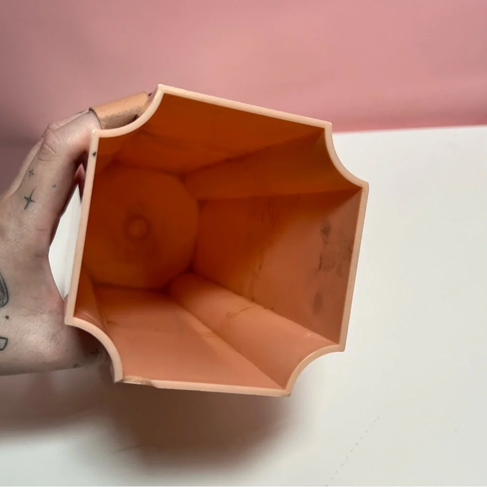 Vintage 80s peachy retro art deco vase - Picture 3 of 8